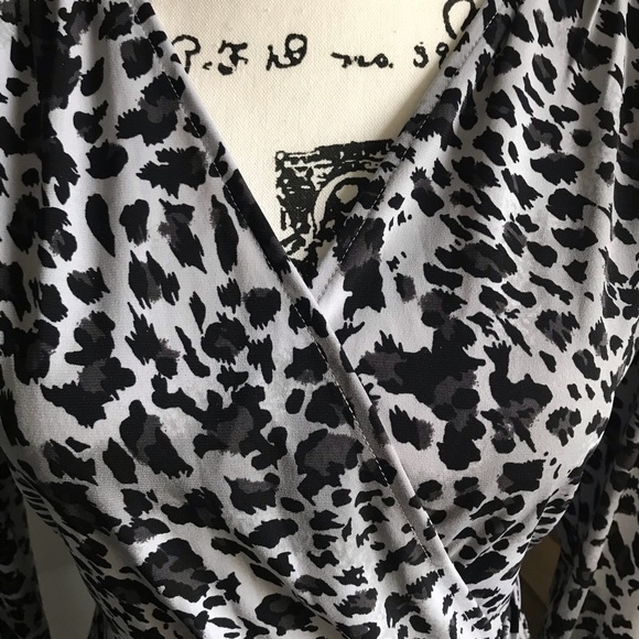 Sexy Leopard Print Wrap Dress Midi Size Medium Ellen Tracy Date Night or Work - Picture 3 of 14